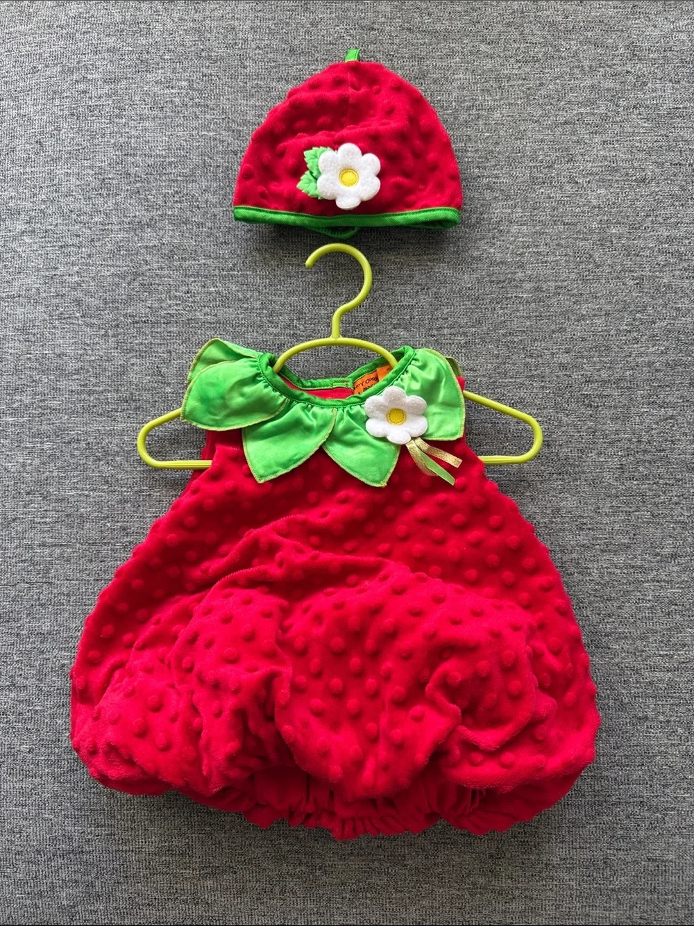 ADORABLE 🌼🍓 STRAWBERRY 🍓🌼 2PC INFANT COSTUME SIZE 3-6 MONTHS 🌟LIKE NEW🌟